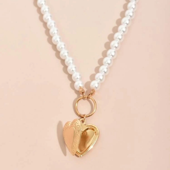*Venus* Strand of Pearls Locket Necklace - Picture 2 of 4
